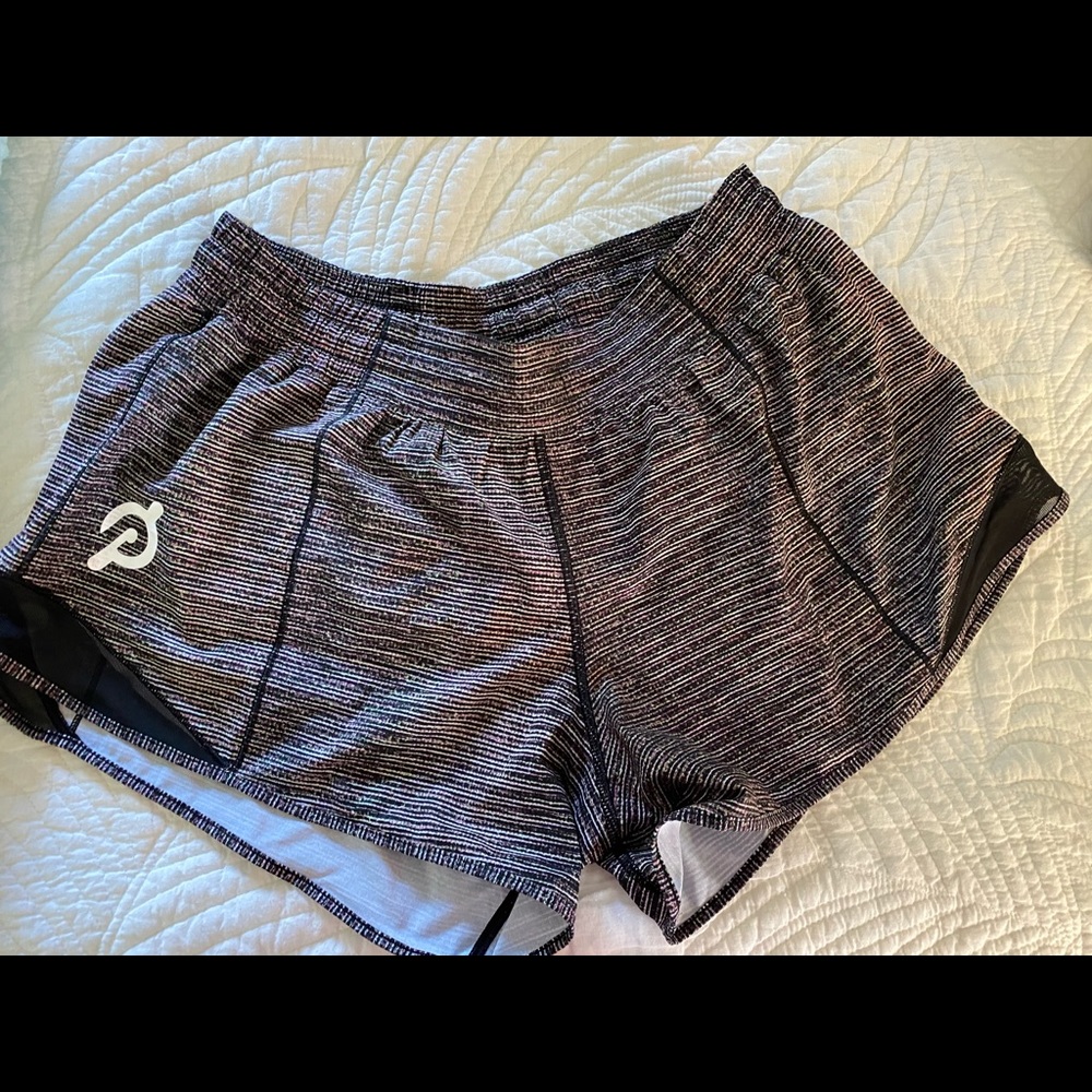 Lululemon limitless 4” Hotty Hott short